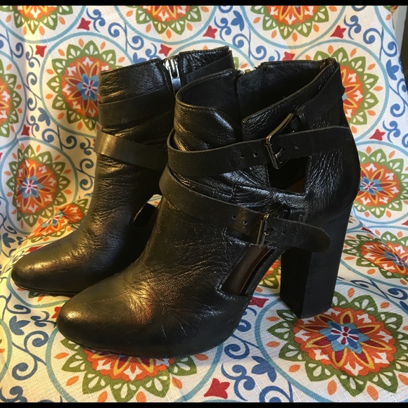 Atwell black leather chunky bootie heels - Picture 2 of 3